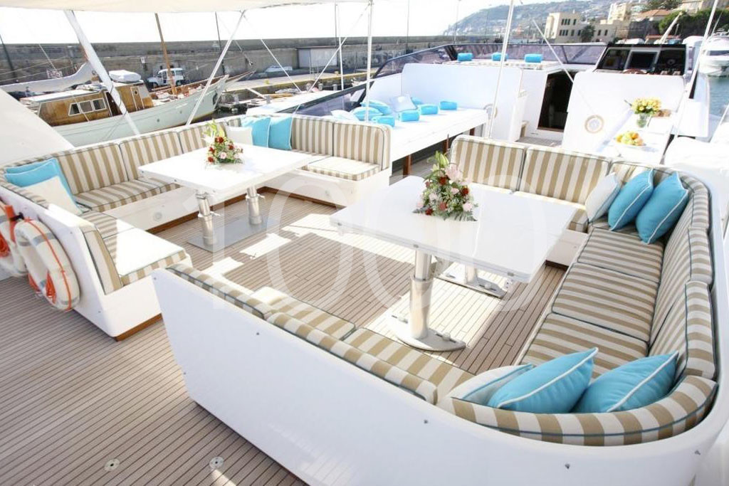 yacht charlotte deck