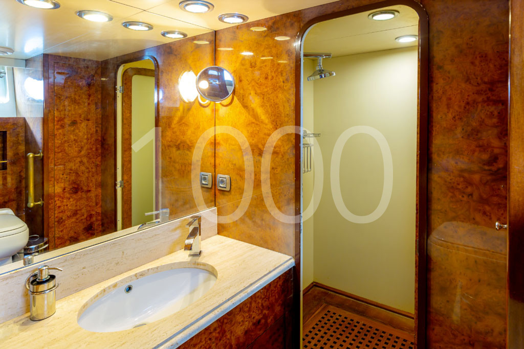 yacht Queen South quintuple cabin bathroom